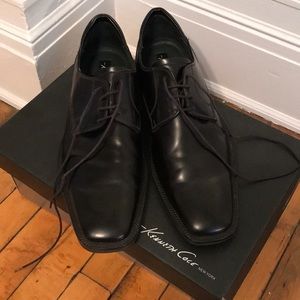 Great condition Kenneth Cole black lace shoes